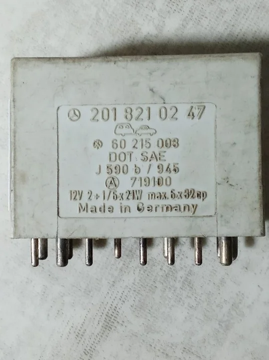 Реле поворотов Mercedes-Benz 190 W201