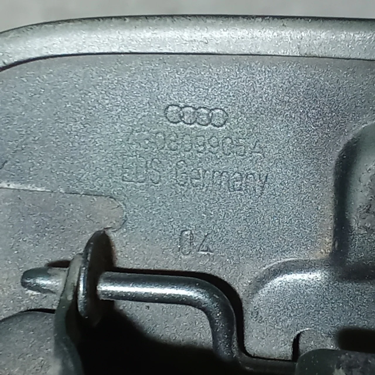 Лючок бензобака Audi A6