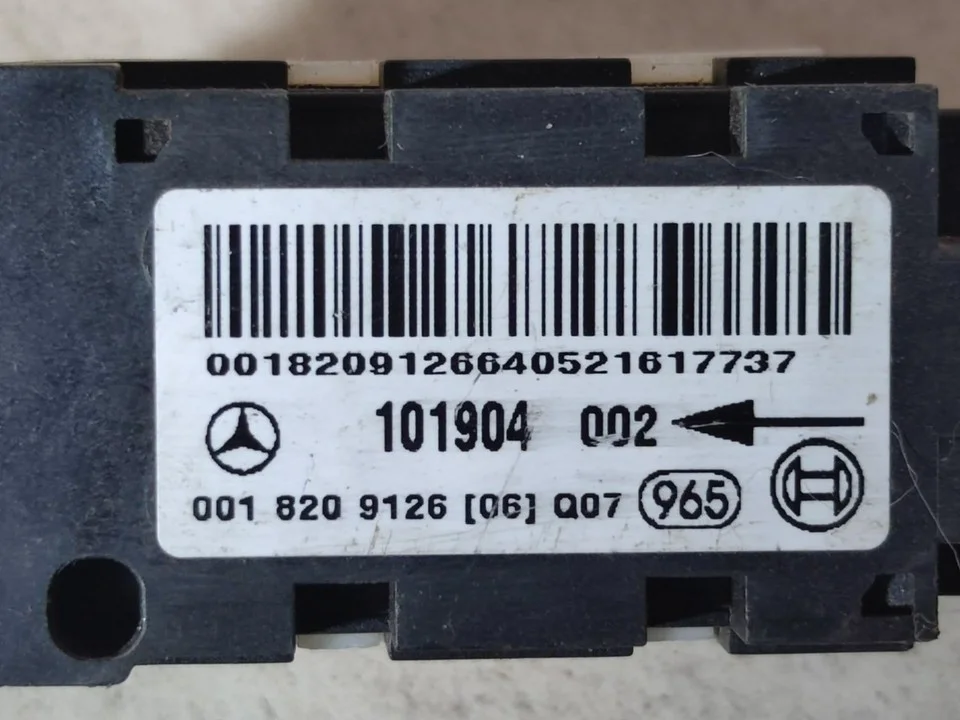 Датчик удара Mercedes-Benz C-class W203