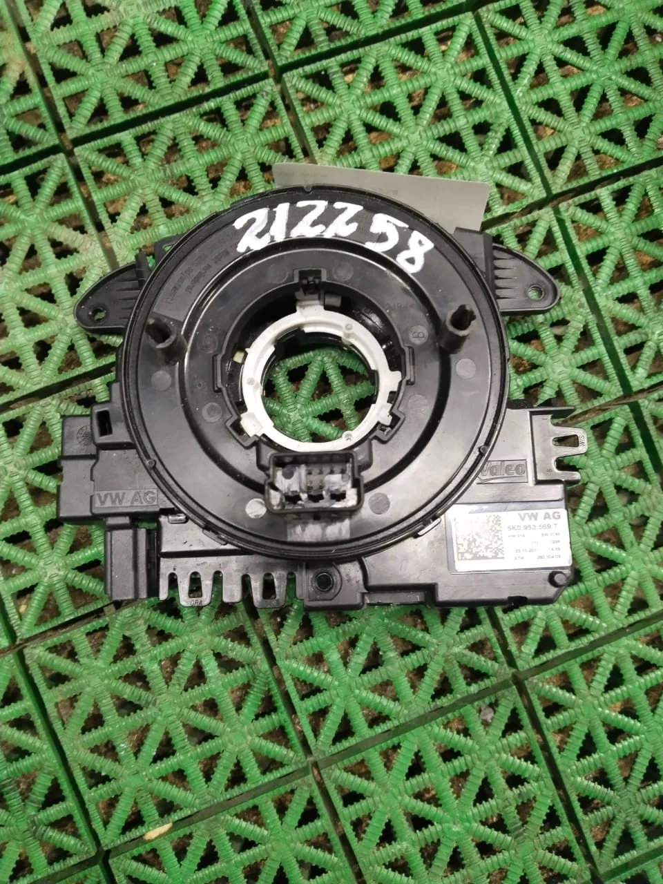 Лента под руль SKODA OCTAVIA 1Z, VOLKSWAGEN GOLF 7, PASSAT B7, TIGUAN 2009- Б/У OCTAVIA 1Z(2004-2012);GOLF 6(2009-2013)