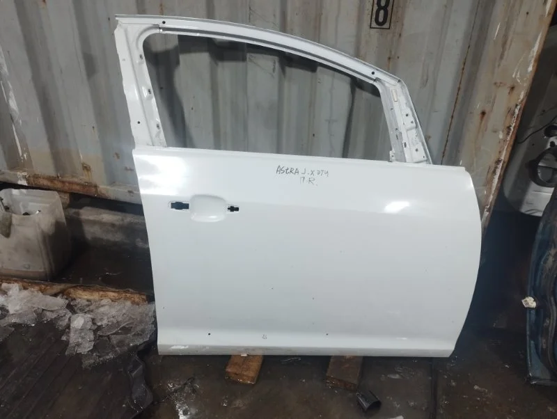 Дверь передняя правая Opel Astra J 2011 13285607 ХЭТЧБЕК A16XER