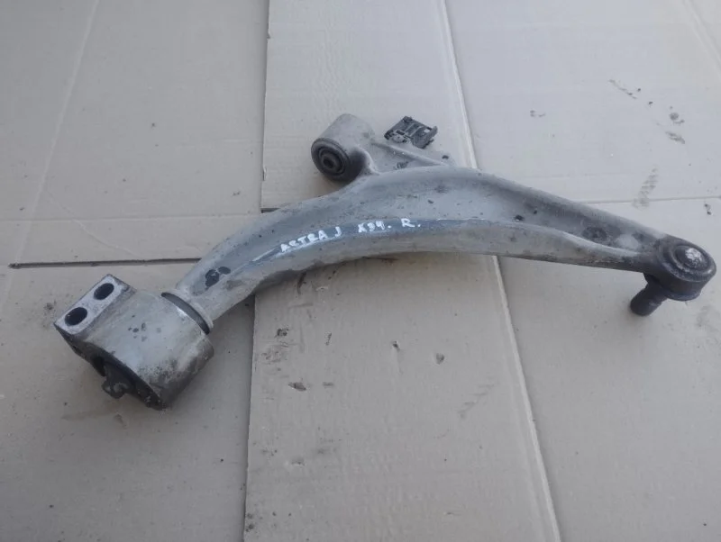 Рычаг передний правый Opel Astra J 2011 13401130 ХЭТЧБЕК A16XER