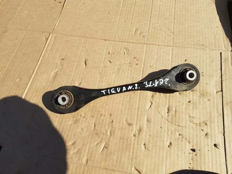 Задний поперечный рычаг Volkswagen Tiguan 2 2018 5Q0501529E CZD