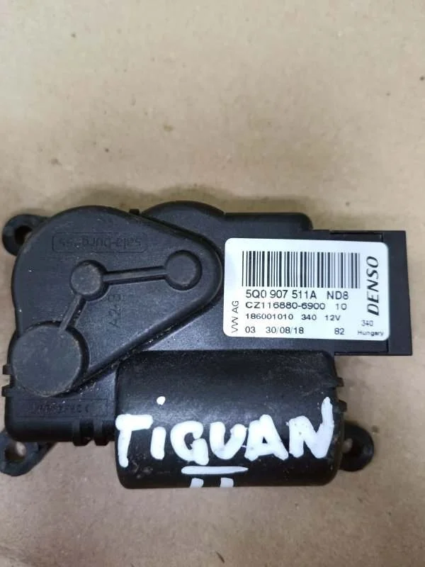 Моторчик заслонки печки Volkswagen Tiguan 2 2018 5Q0907511A CZD