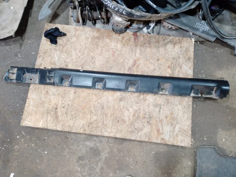 Накладка порога правая Renault Sandero Stepway 2 2018 764266165R K7MA812