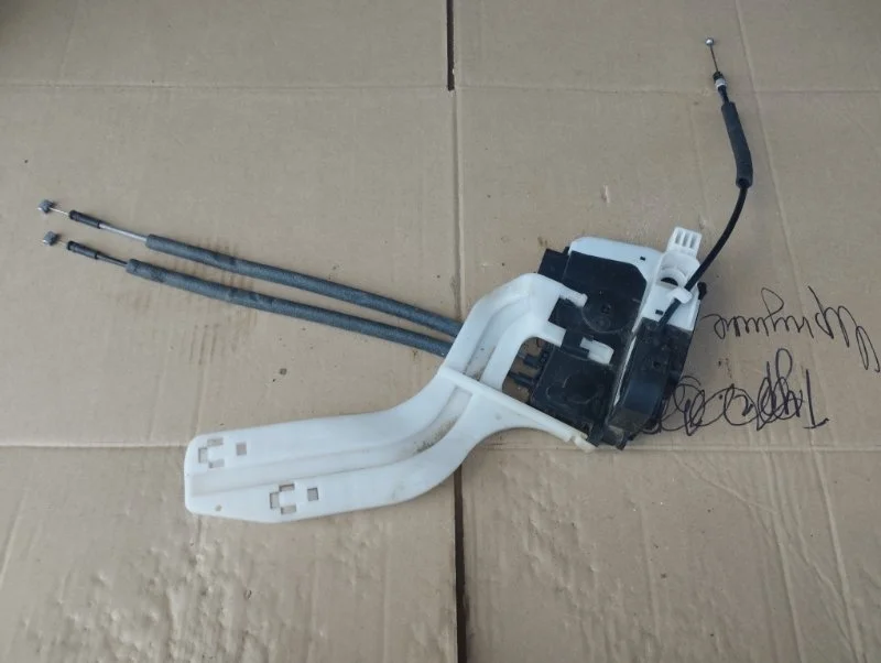 Замок задней левой двери Hyundai Ix35 2012 814102Y010 G4KD
