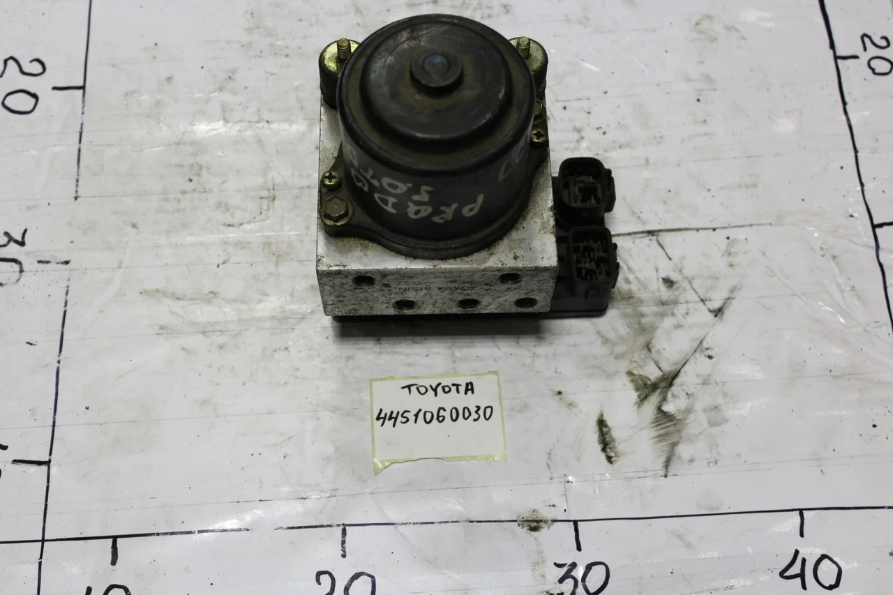 Блок ABS (насос) Toyota Land Cruiser Prado