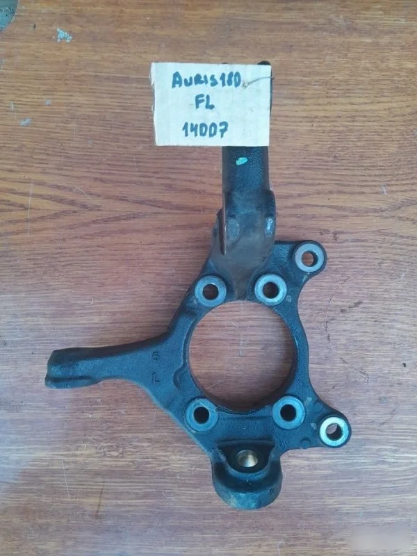 Поворотный кулак Toyota Auris 2014 4321205090 ZRE185, левый