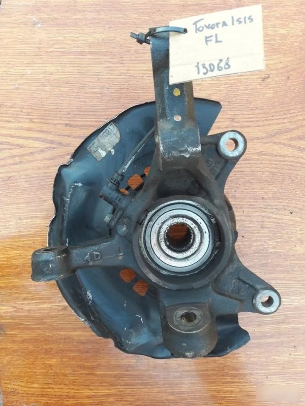 Поворотный кулак Toyota Isis 2009 4321244040 ANM10W, левый
