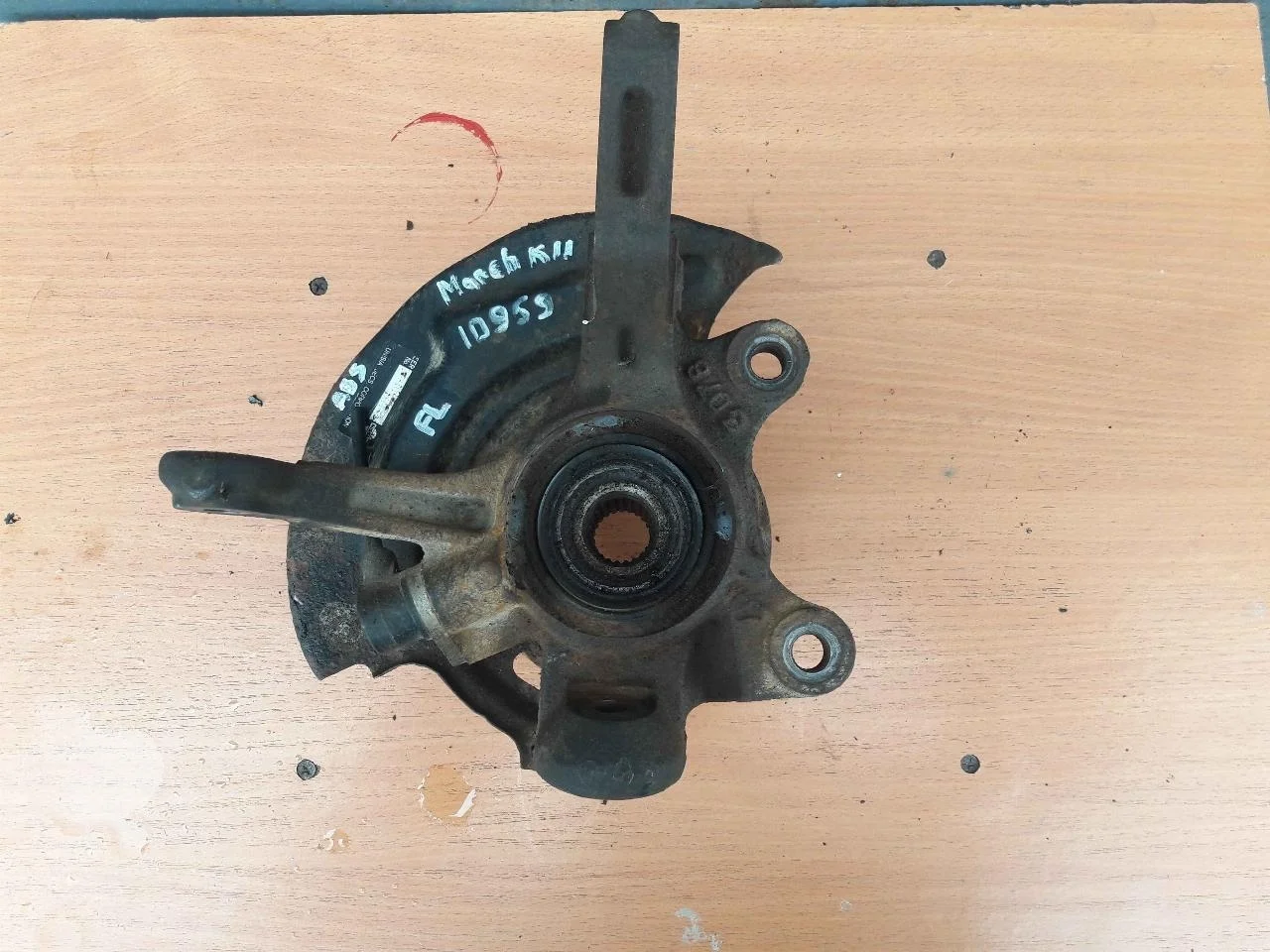 Поворотный кулак Nissan March 2001 4001572B00 K11 CG10DE, левый