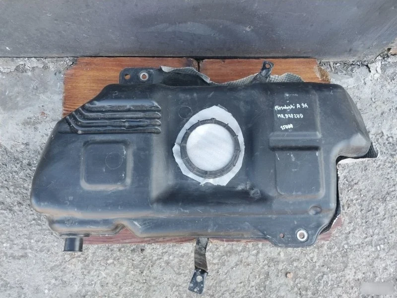 Топливный бак Mitsubishi Colt 2004 MR978279 Z36A 4A91