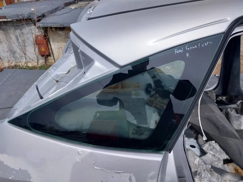 Стекло крыла Ford Focus 1 1999 1120275 DBW, правое