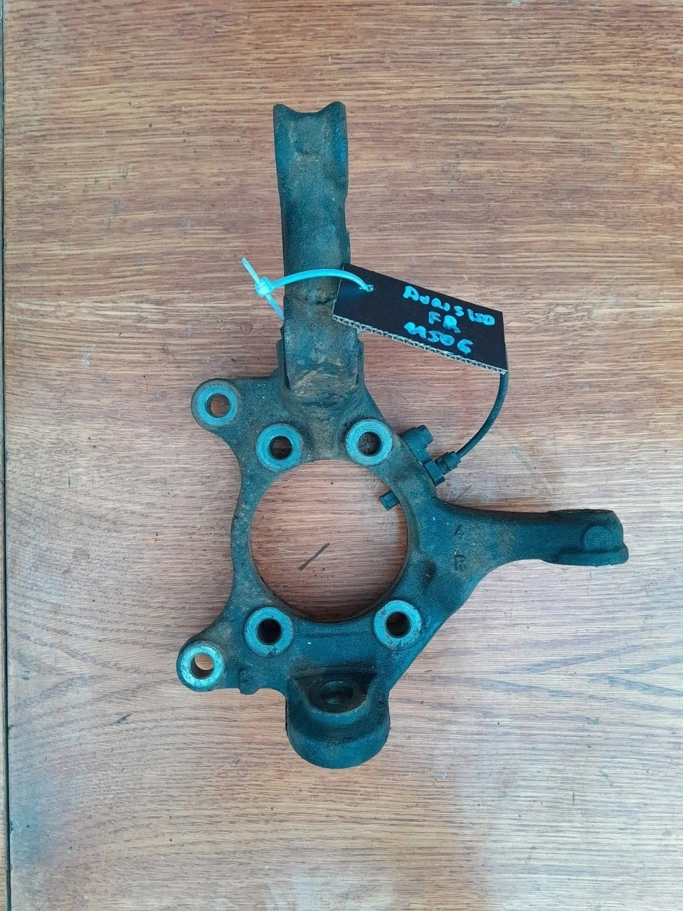 Поворотный кулак Toyota Auris 2011 4321112460 E150, правый