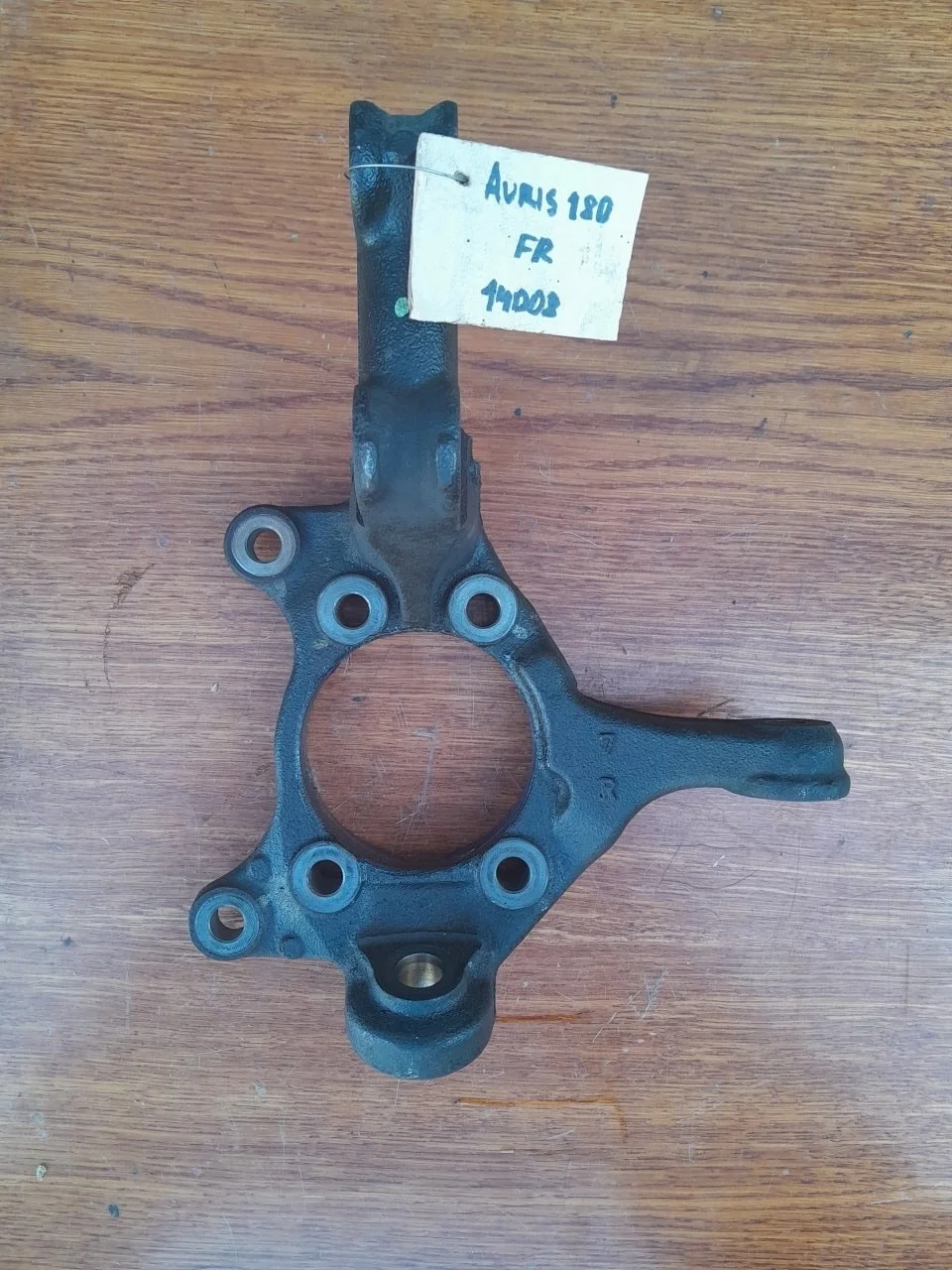 Поворотный кулак Toyota Auris 2013 4321105090 E180, правый