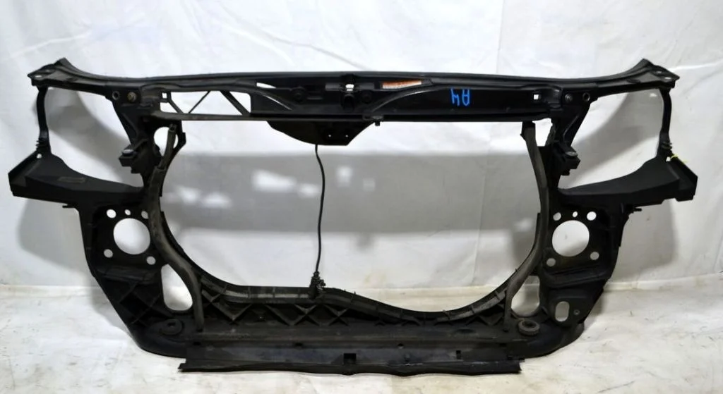 Рамка радиатора Audi / VW A4 III