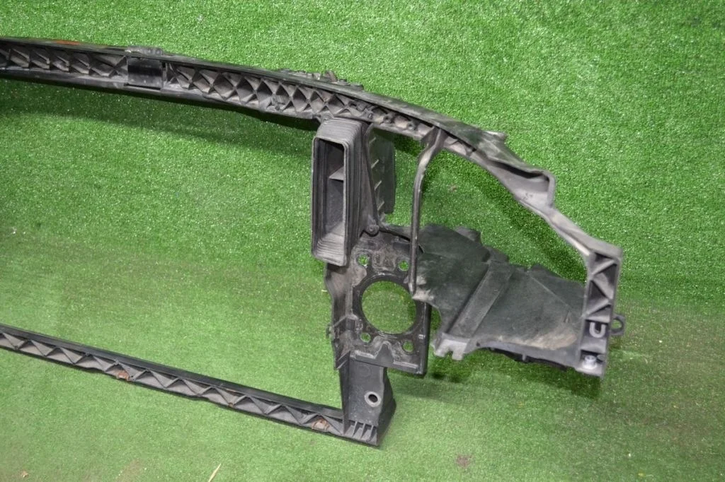 Рамка радиатора Audi / VW А8 II, д