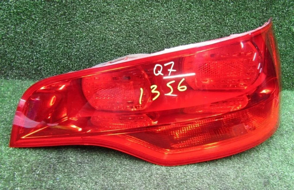 Фонарь задний правый Audi / VW Q7 I 4LB Red
