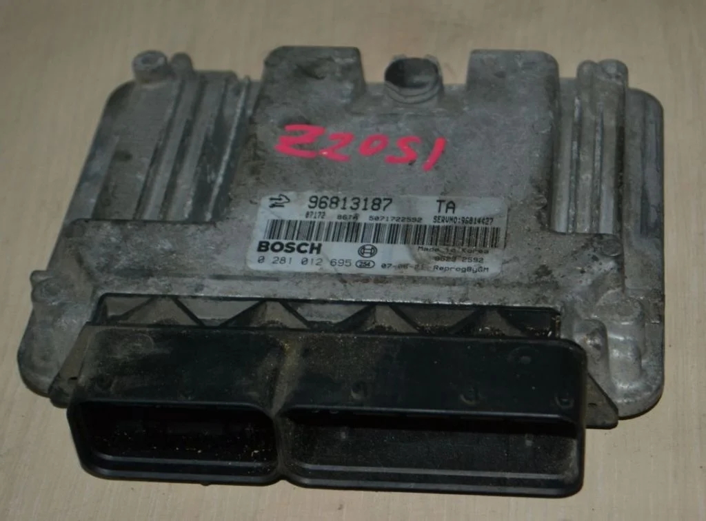 Блок управления ДВС Chevrolet / Daewoo Винсторм , Каптива 96813187