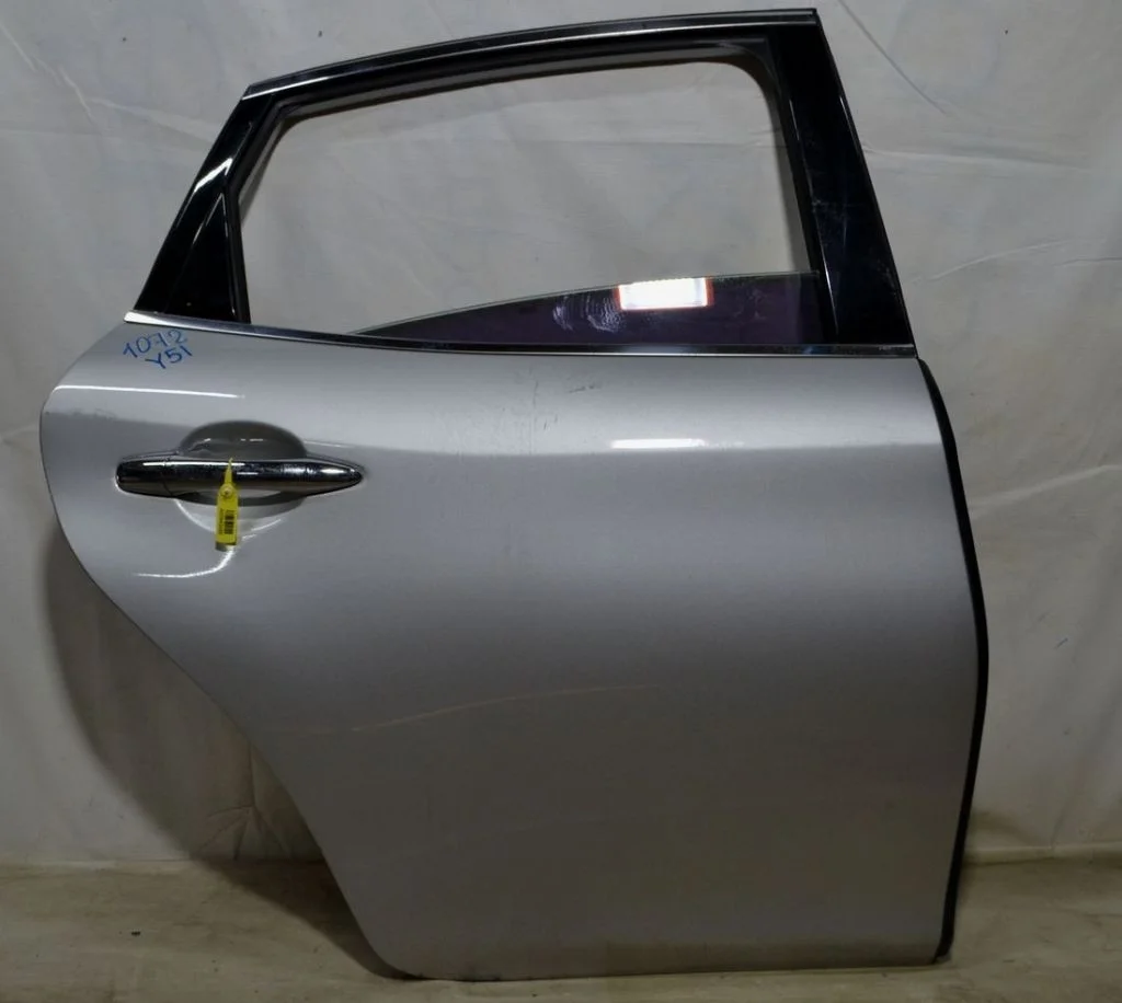 Дверь задняя Infiniti / Nissan Q70 , M30d , M35 Y51 , голая