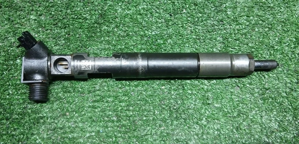 Форсунка дизельная Mercedes-Benz OM651 2.2 CDI OM651DE22 A6510703287