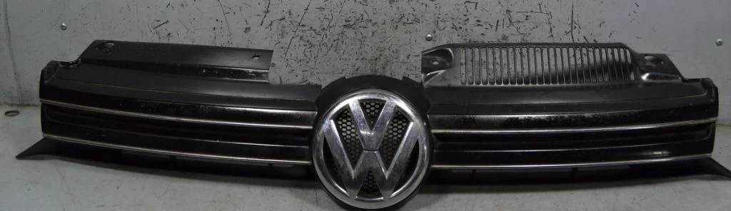 Решетка радиатора Audi / VW Golf VI