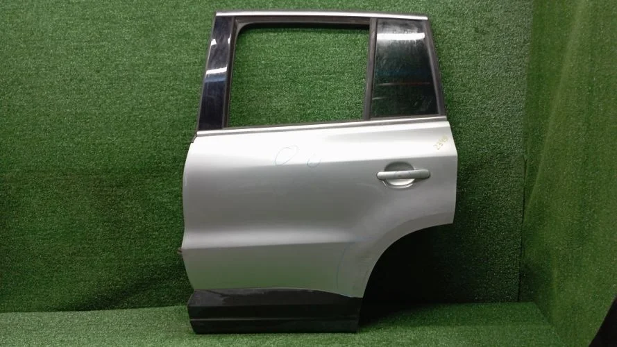 дверь боковая Volkswagen CBAB,CAVA,CFF,CCTA,CFFB 5N1 Volkswagen tiguan CBAB,CAVA,CFF,CCTA,CFFB 5N1 5N0833055A
