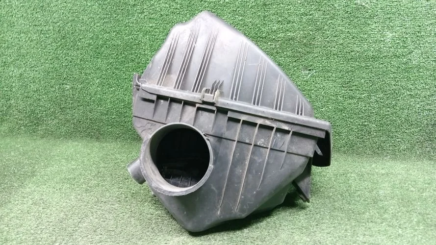 корпус воздушного фильтра Bmw N52B30,N52B25A E60 Bmw 5-Series N52B30,N52B25A E60 13717577779