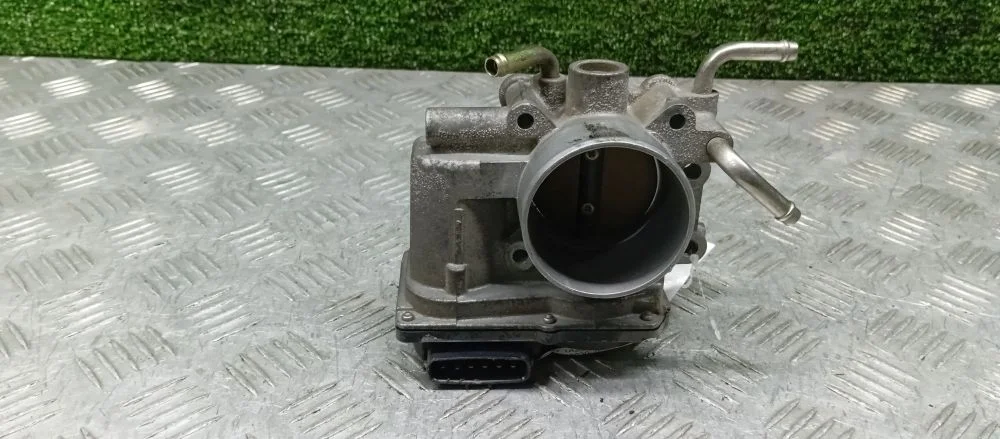 дроссельная заслонка Toyota 1AZFSE AZT250 Toyota Avensis 1AZFSE AZT250 22030-28050