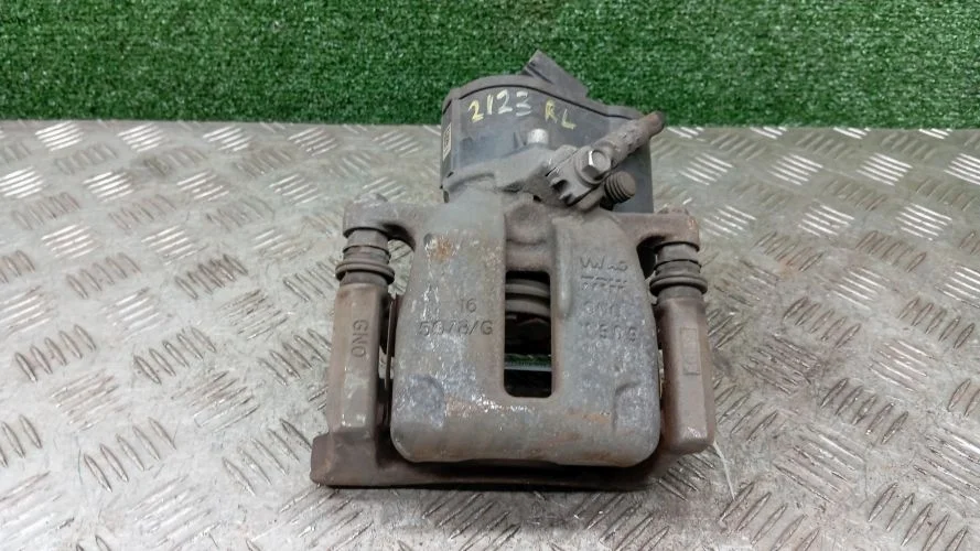 суппорт Volkswagen CBAB,CFF,CBBB,CBFA,CCTA,CFFB,CUWA 5N1,357,3C2,3C5,358,5N2 Volkswagen Tiguan,Passat Cc,Tiguan,Passat CBAB,CFF,CBBB,CBFA,CCTA,CFFB,CUWA 5N1,357,3C2,3C5,358,5N2 5N0615403