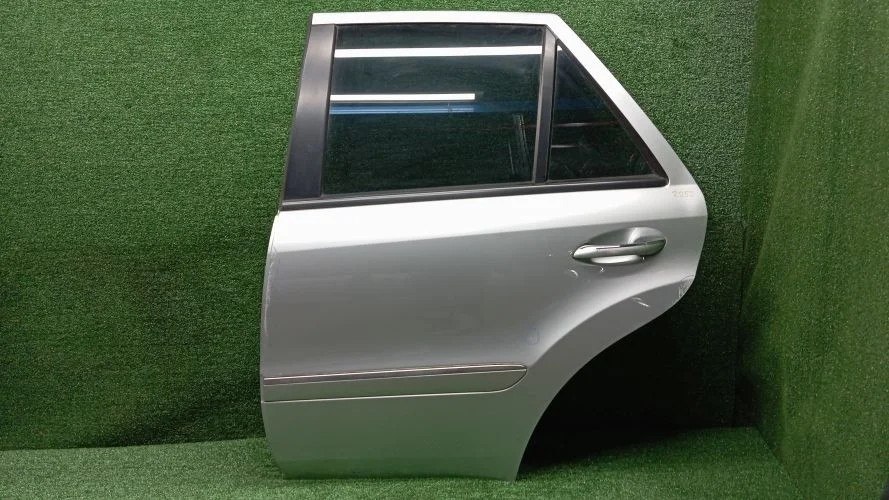 дверь боковая Mercedes-Benz 272967 W164 Mercedes-Benz M-Class 272967 W164 A1647300105