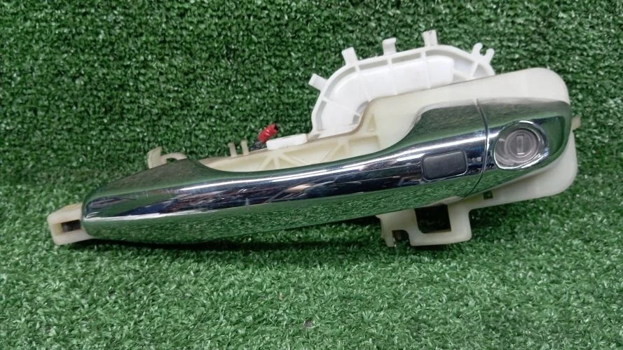 ручка двери внешняя Hyundai D4HA DM Hyundai Santa Fe D4HA DM 826552W700,826512W710