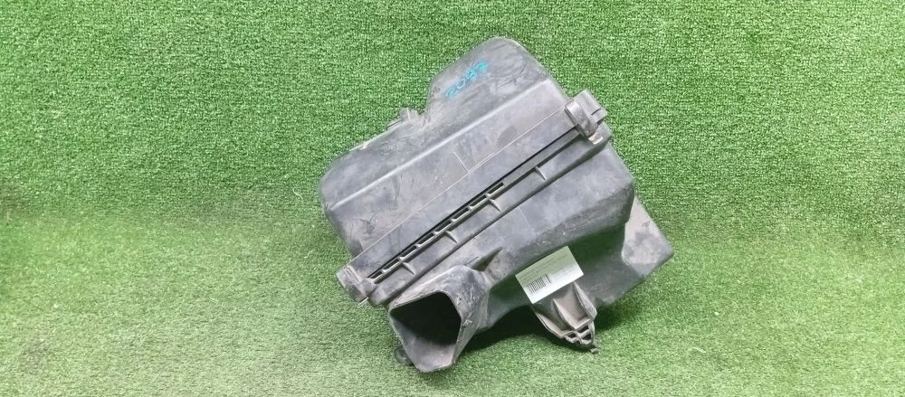 корпус воздушного фильтра Nissan VQ30DE,VQ35DE Z51 Nissan Murano VQ30DE,VQ35DE Z51 165001AA0A,1AA0A