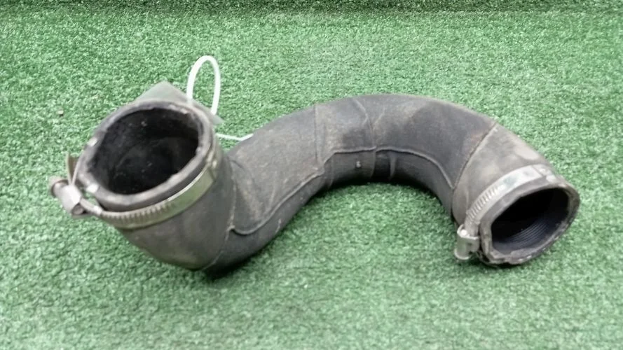 патрубок интеркулера Audi CCWA 8RB Audi Q5 CCWA 8RB 8R0145709J