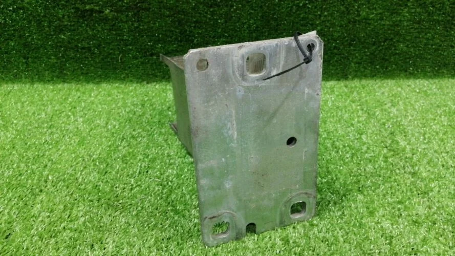 кронштейн усилителя бампера Audi CAE 8K2 Audi A4 CAE 8K2 8K0807133C
