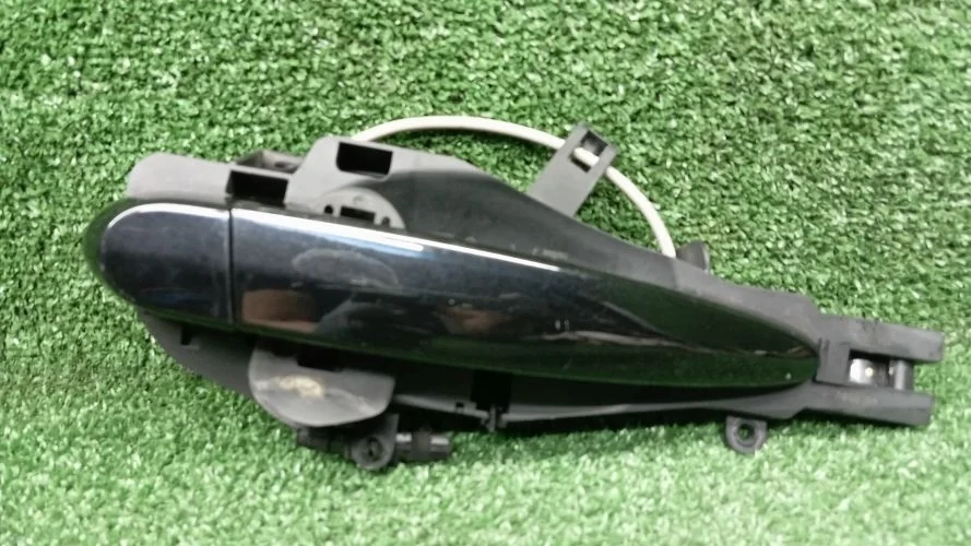 ручка двери внешняя Bmw N63B44A,N47D20C,N57D30A,306D3 E71,F25,E70 Bmw X6,X3,X5 N63B44A,N47D20C,N57D30A,306D3 E71,F25,E70 51217207562,51217193264,51210445184,51217205804
