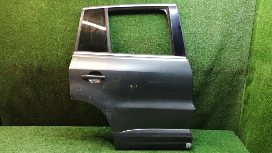дверь боковая Volkswagen CAVA,CBAB,CFF,CCTA,CFFB 5N1 Volkswagen Tiguan CAVA,CBAB,CFF,CCTA,CFFB 5N1 5N0833056A