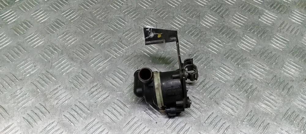 дополнительная водяная помпа Audi CAHA 8R,8RB Audi Q5 CAHA 8R,8RB 03L965561A