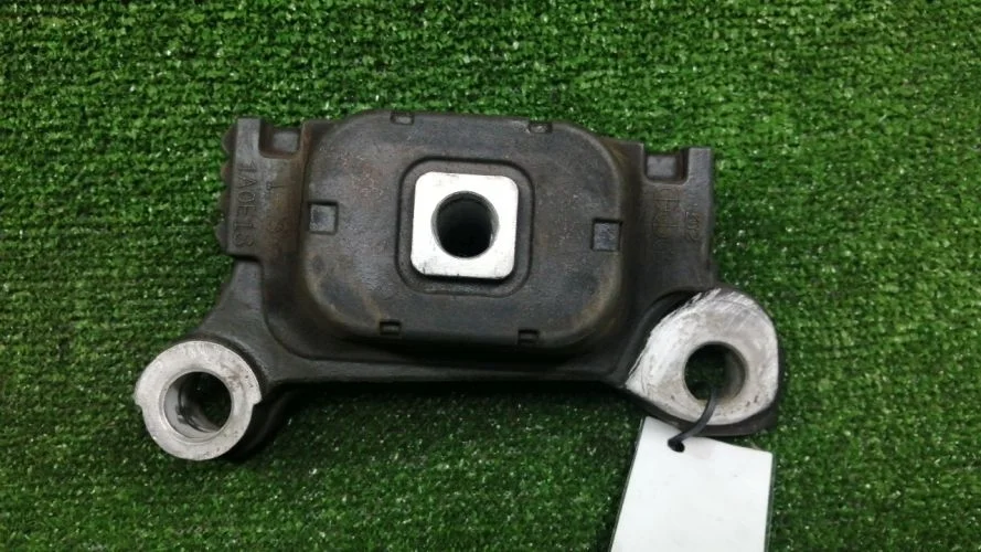 подушка двигателя Nissan MR16DDT F15 Nissan Juke MR16DDT F15 112201KF1A