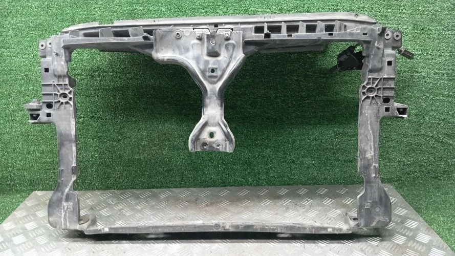 рамка радиатора Volkswagen CCTA,CUVC 5N1,NF Volkswagen Tiguan CCTA,CUVC 5N1,NF 5N0805588G