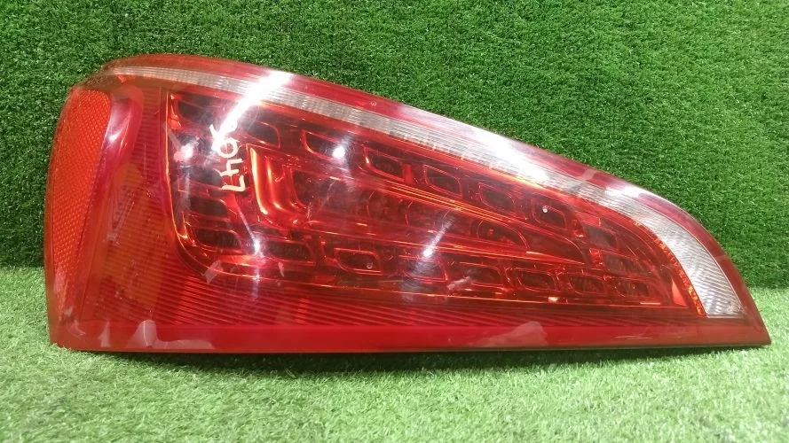 вставка багажника Audi CAHA,CGLB 8RB Audi Q5 CAHA,CGLB 8RB 8R0945093A