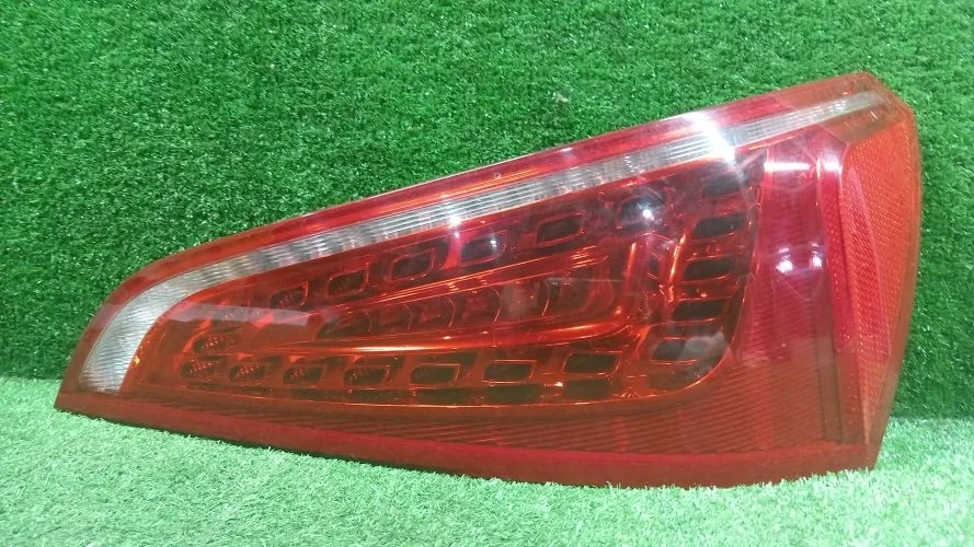 вставка багажника Audi CAHA,CGLB 8RB Audi Q5 CAHA,CGLB 8RB 8R0945094A