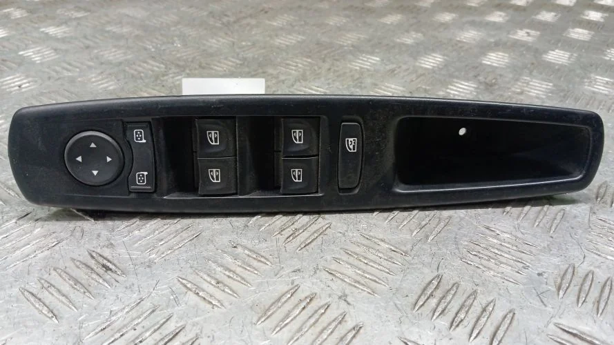 блок управления стеклоподъемниками Renault H4M L30R Renault Fluence H4M L30R 254000008R