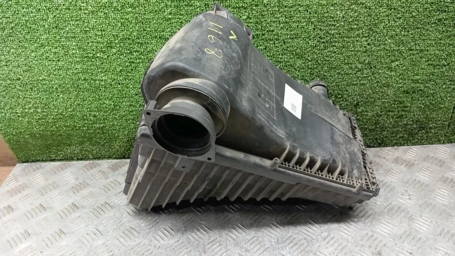 корпус воздушного фильтра Volkswagen AXQ 7LA Volkswagen Touareg AXQ 7LA 7L6128601F,7L6128607,7L6128607AA