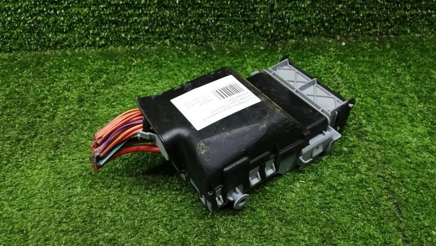 блок предохранителей Chevrolet  F18D4,F16D4 J300 Chevrolet Cruze F18D4,F16D4 J300 13222786