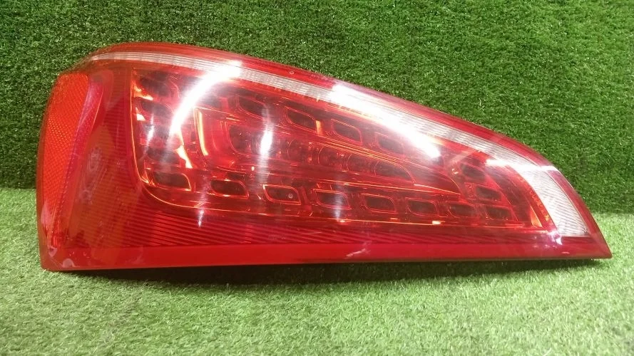 вставка багажника Audi CAHA,CGLB 8RB Audi Q5 CAHA,CGLB 8RB 8R0945093A