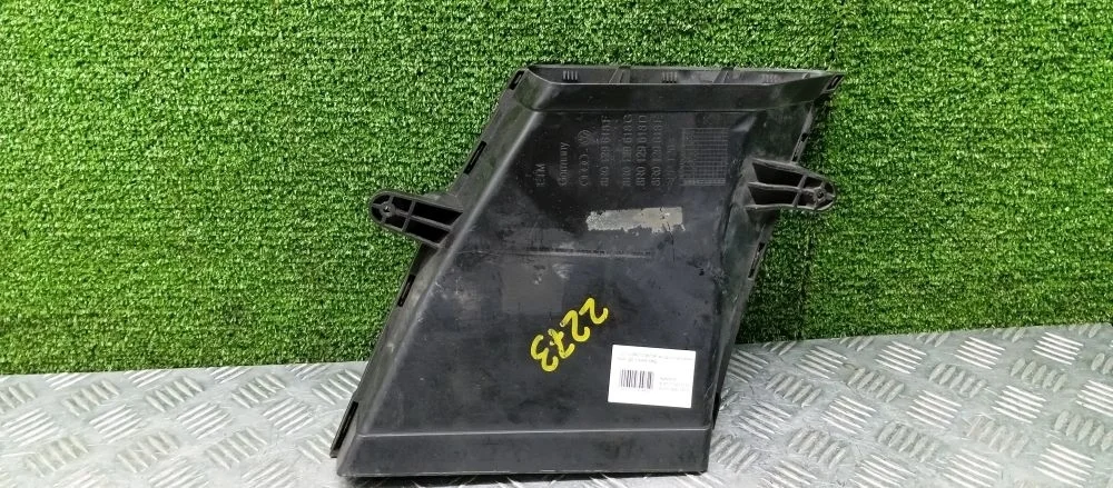воздухозаборник Audi CAHA 8RB Audi Q5 CAHA 8RB 8R0129618F
