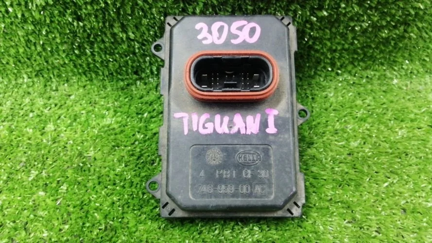 блок управления фарой Volkswagen CBAB,CFF,CCTA 5N1 Volkswagen tiguan CBAB,CFF,CCTA 5N1 7L6941329B