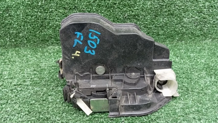 замок двери Bmw N52B30,N47D20C,N57D30A,M57N2,N52B30AF E60,F25,E70,F20,F10,F30 Bmw 5-Series,X3,X5,1-Series,3-Series N52B30,N47D20C,N57D30A,M57N2,N52B30AF E60,F25,E70,F20,F10,F30 7229461,7276661,51217229461,51217318409,51217283627
