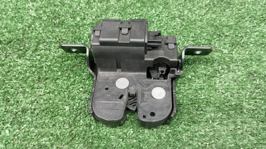 замок двери багажника Bmw N47D20C F20 Bmw 1-Series N47D20C F20 51247248075