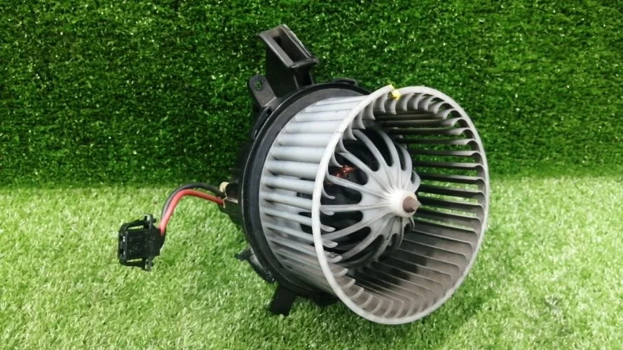 мотор печки Audi CAEB,CAEA,CCWA,CAHA,CALB 8K2,8RB Audi A4,Q5 CAEB,CAEA,CCWA,CAHA,CALB 8K2,8RB 8K1820021C